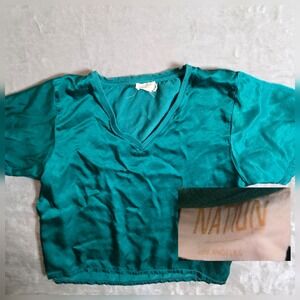 Nation LTD Isla Sateen Top Emerald Green Short Sleeve V-Neck Blouse M Fall 23